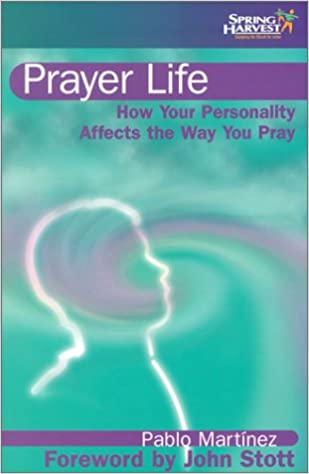 Prayer Life raamatu esikaas kus on natuke hägusa valge joonega tõmmatud inimese büsti siluett, türkiisrohelisel udusel/suitsusel taustal violetne suitsukeeris